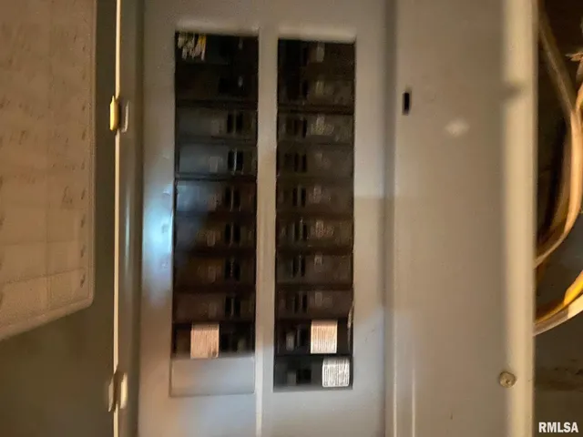 $185,000 | 117 Pershing Avenue, Taylorville, IL 62568