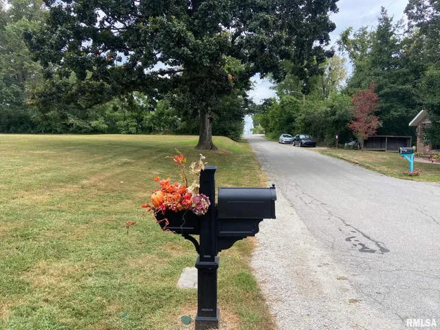 $185,000 | 117 Pershing Avenue, Taylorville, IL 62568