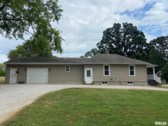 $185,000 | 117 Pershing Avenue, Taylorville, IL 62568
