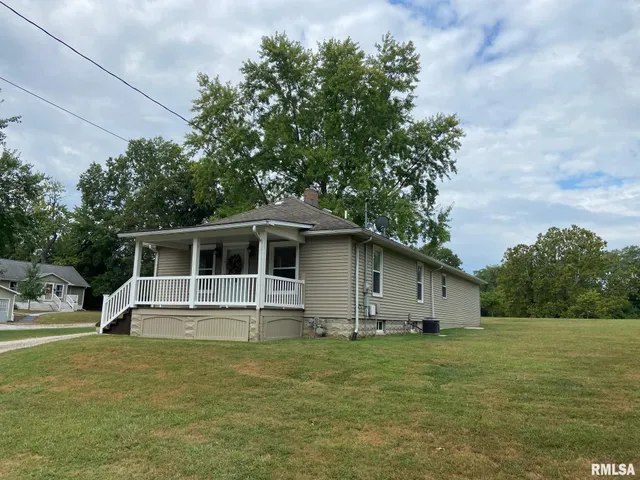 $185,000 | 117 Pershing Avenue, Taylorville, IL 62568