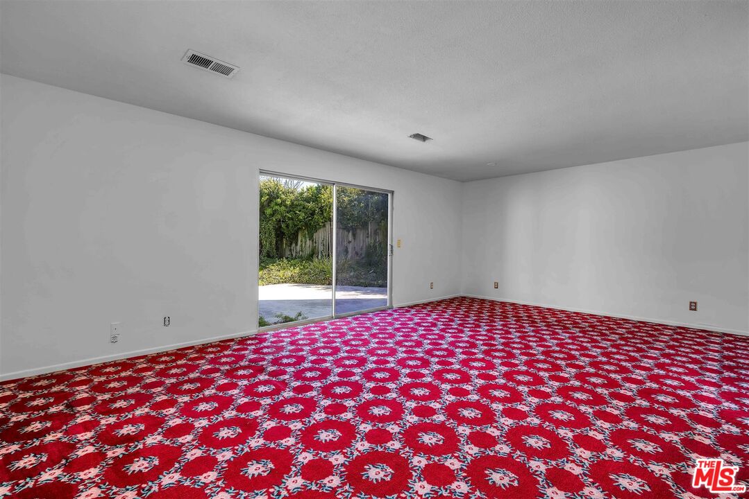 29636 Stonecrest Road Rancho Palos Verdes, CA 90275 - Photo 14 of 32 a bedroom with a bed and a window