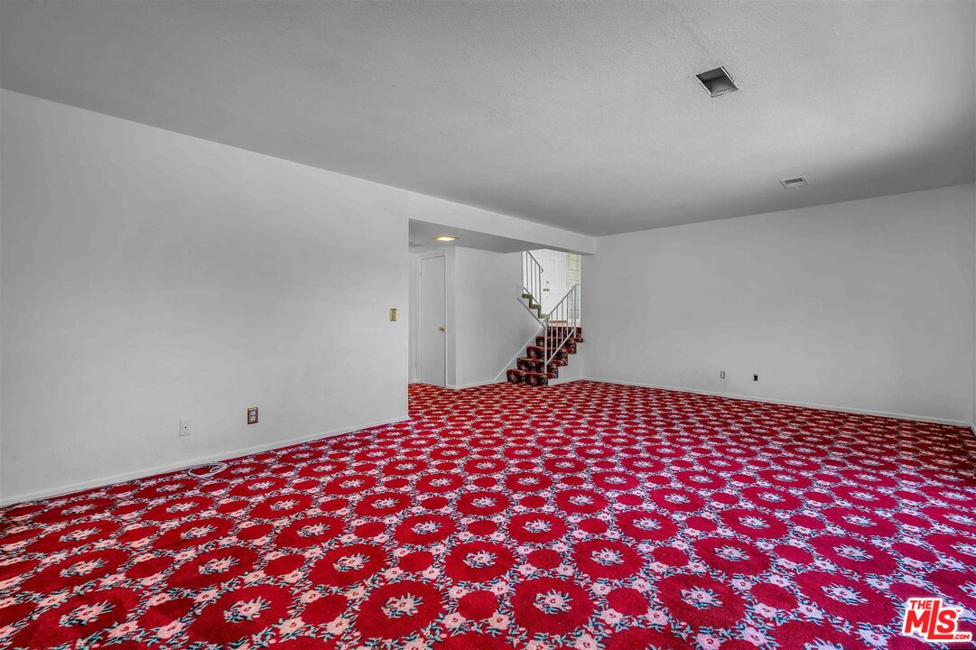 29636 Stonecrest Road Rancho Palos Verdes, CA 90275 - Photo 15 of 32 a bedroom with a bed and a lamp