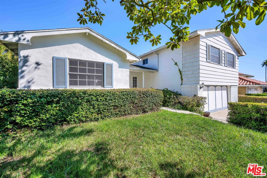 29636 Stonecrest Road Rancho Palos Verdes, CA 90275 - Photo 2 of 32 a front view of a house with a yard