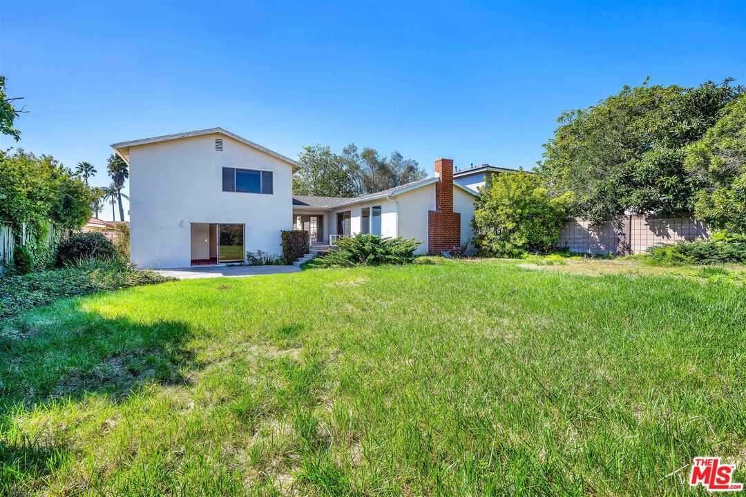 29636 Stonecrest Road Rancho Palos Verdes, CA 90275 - Photo 26 of 32 a house view with a garden space