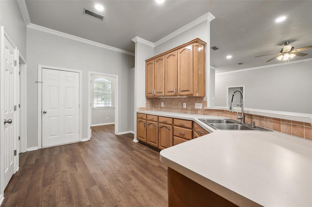 412 Springhill Court Burleson, TX 76028 - Photo 10 of 36