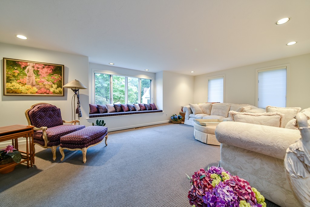 18 Garvey Road Framingham, MA 01701 - Photo 3 of 30