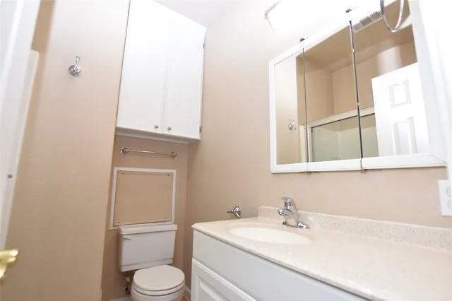 $1,300 | 405 Mc Kinney Lane, Crosby, TX 77532