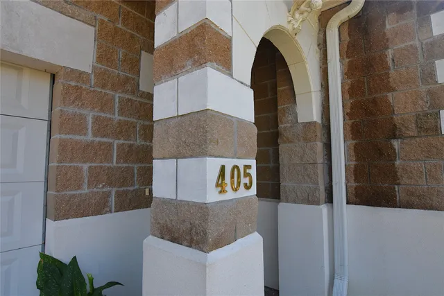 $1,300 | 405 Mc Kinney Lane, Crosby, TX 77532