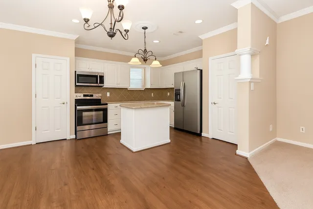 $1,300 | 405 Mc Kinney Lane, Crosby, TX 77532