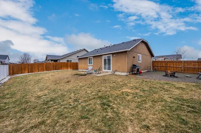 $335,000 | 12611 West 1st Avenue, Airway Heights, WA 99001