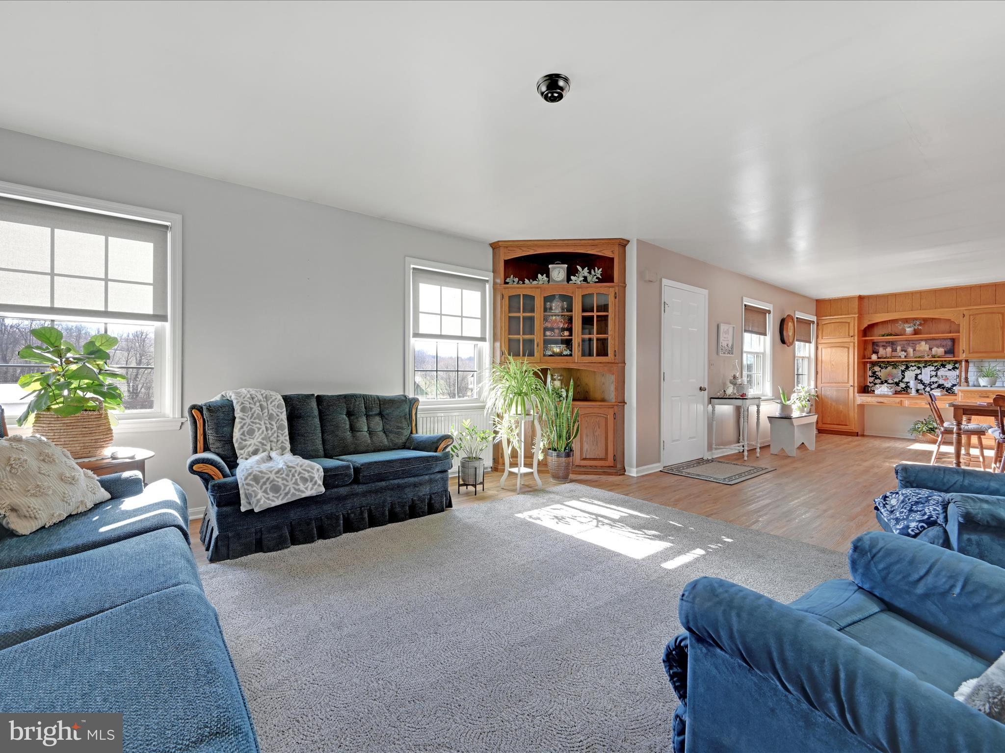 29 Little Beaver Road Strasburg, PA 17579 - Photo 6 of 33 Living Room