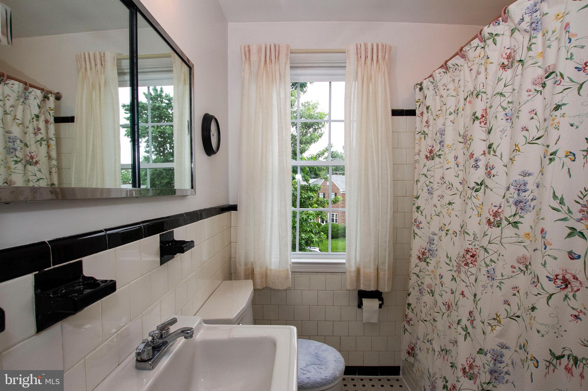 7014 Heathfield Road Baltimore, MD 21212 - Photo 21 of 26 Full ceramic Bath