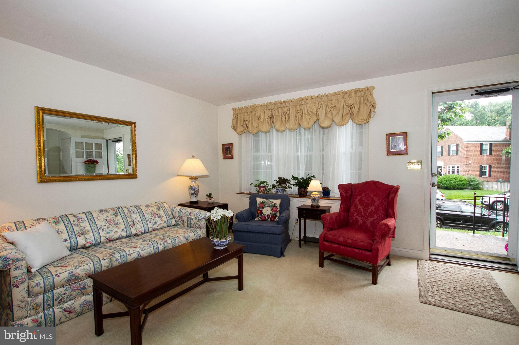 7014 Heathfield Road Baltimore, MD 21212 - Photo 5 of 26 Bright bay window in Living Room