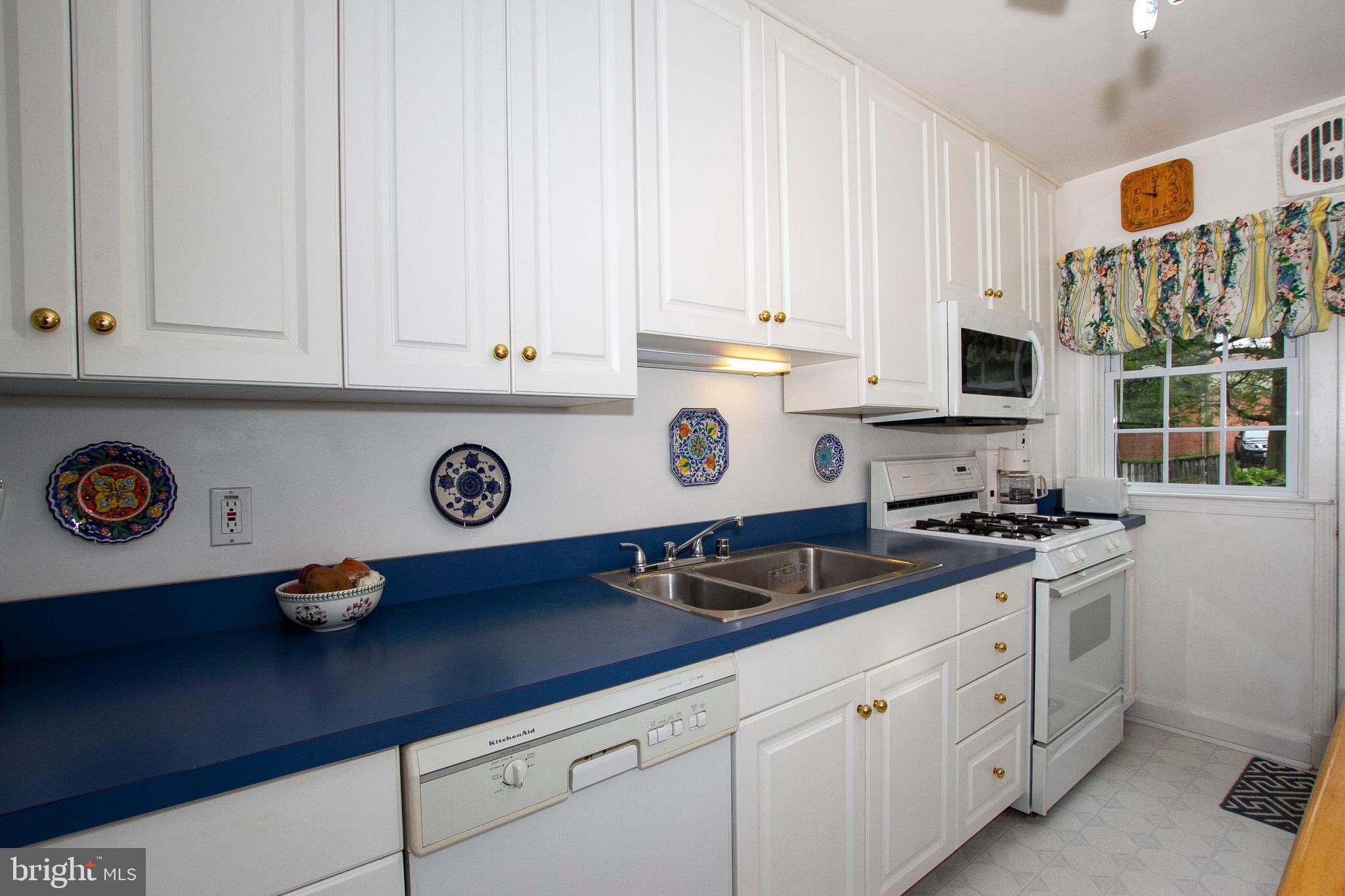 7014 Heathfield Road Baltimore, MD 21212 - Photo 9 of 26 Updated and streamlined Kitchen.