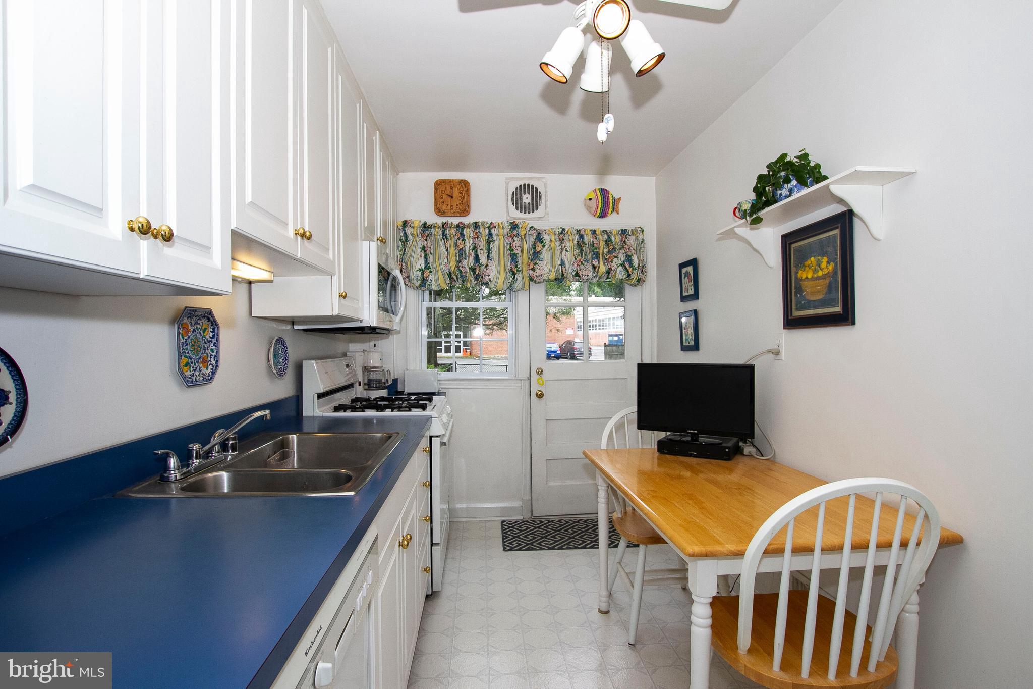 7014 Heathfield Road Baltimore, MD 21212 - Photo 10 of 26 Eat-in Kitchen.