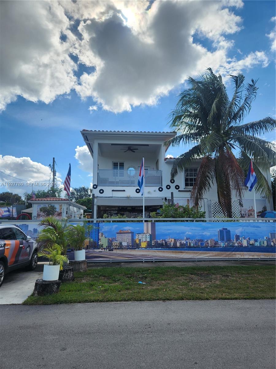 1645 Southwest 83rd Ct. Miami, FL 33155 - Photo 5 of 45 a view of outdoor space and yard