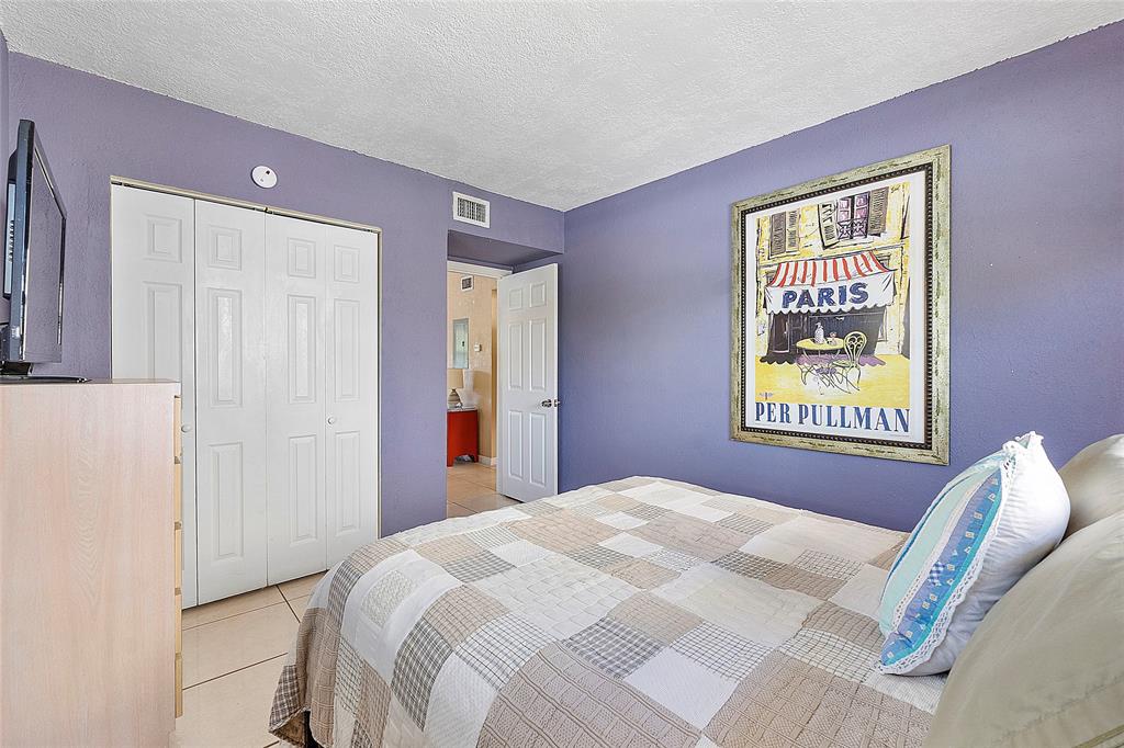 2741 Northeast 8th Avenue, Unit 20 Wilton Manors, FL 33334 - Photo 8 of 25 a bedroom with a bed and a window
