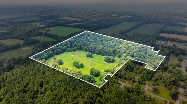 $585,000 | 2500 Maulelane Drive, Jackson, MI 49201