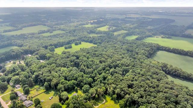 $585,000 | 2500 Maulelane Drive, Jackson, MI 49201