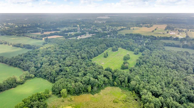 $585,000 | 2500 Maulelane Drive, Jackson, MI 49201