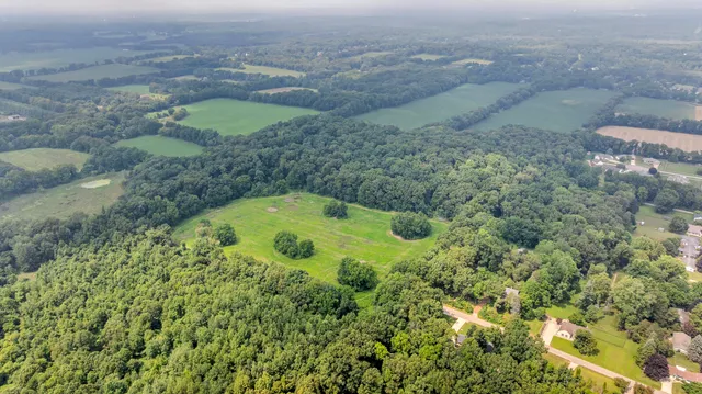 $585,000 | 2500 Maulelane Drive, Jackson, MI 49201