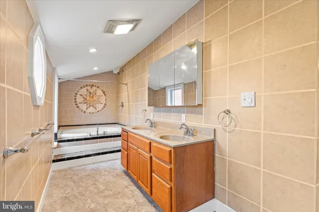 $200,000 | 113 Locust Street, Hanover, PA 17331