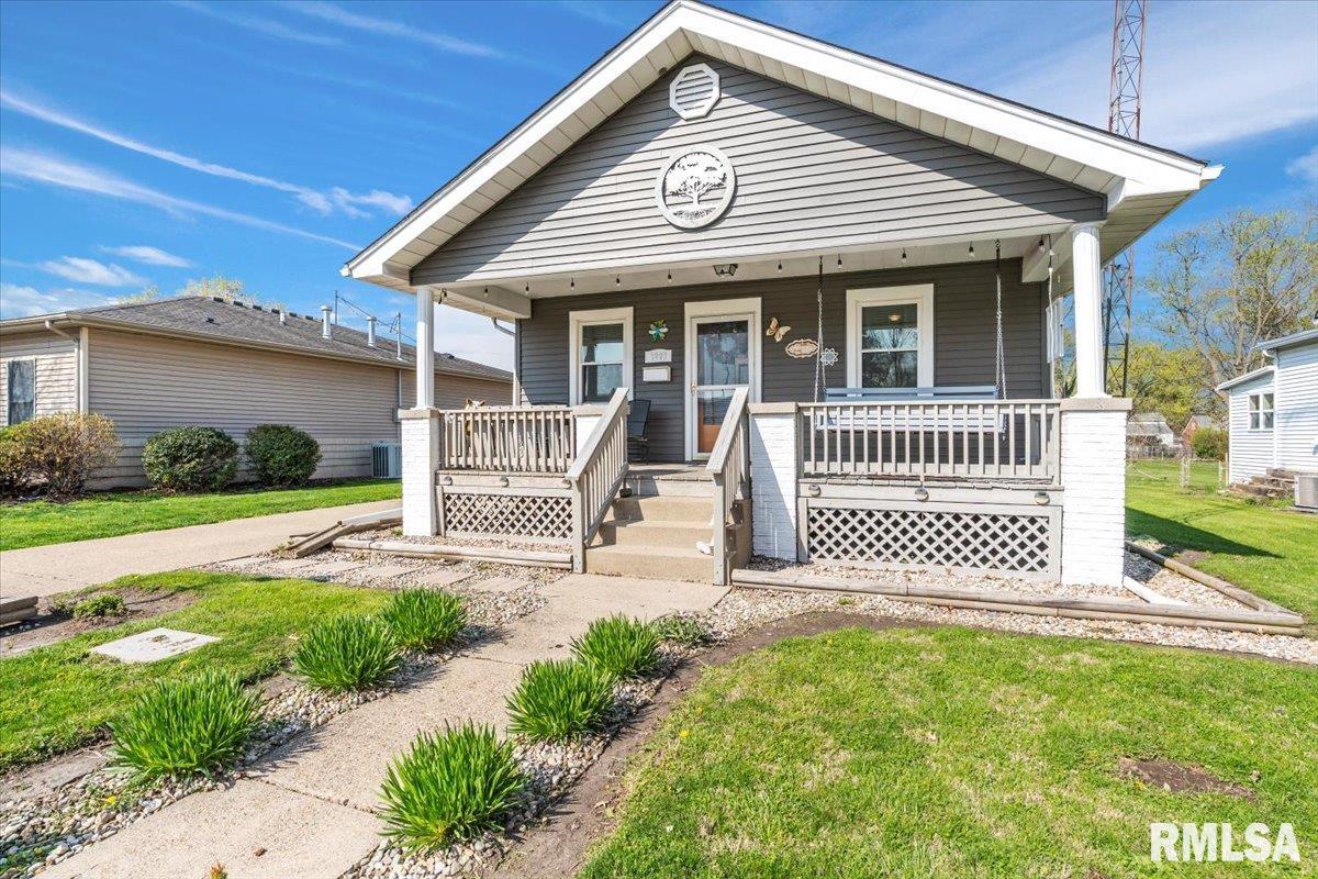 1223 Ledlie Avenue Springfield, IL 62702 - Photo 2 of 34