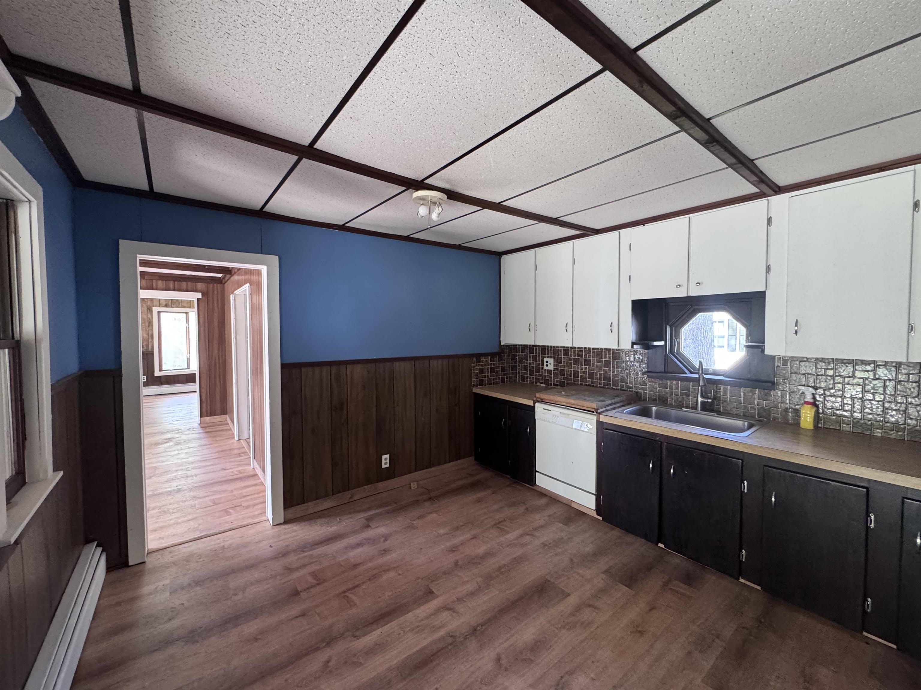 16 Norton Street Derry, NH 03038 - Photo 8 of 35