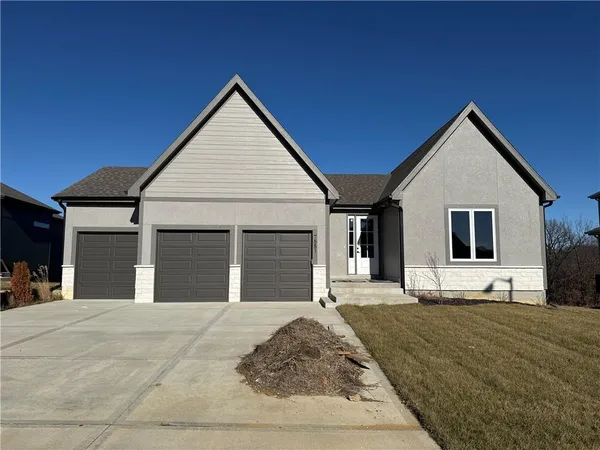 $729,950 | 7551 Northwest Gower Avenue, Kansas City, MO 64151