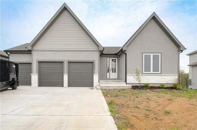 $729,950 | 7551 Northwest Gower Avenue, Kansas City, MO 64151