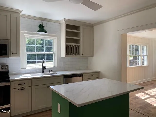 a picture of a black and white wall