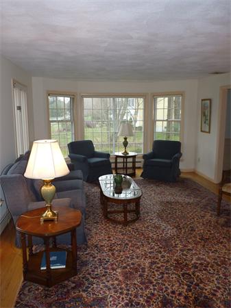 19 Oriole Road Medfield, MA 02052 - Photo 3 of 19 Gallery Image 3