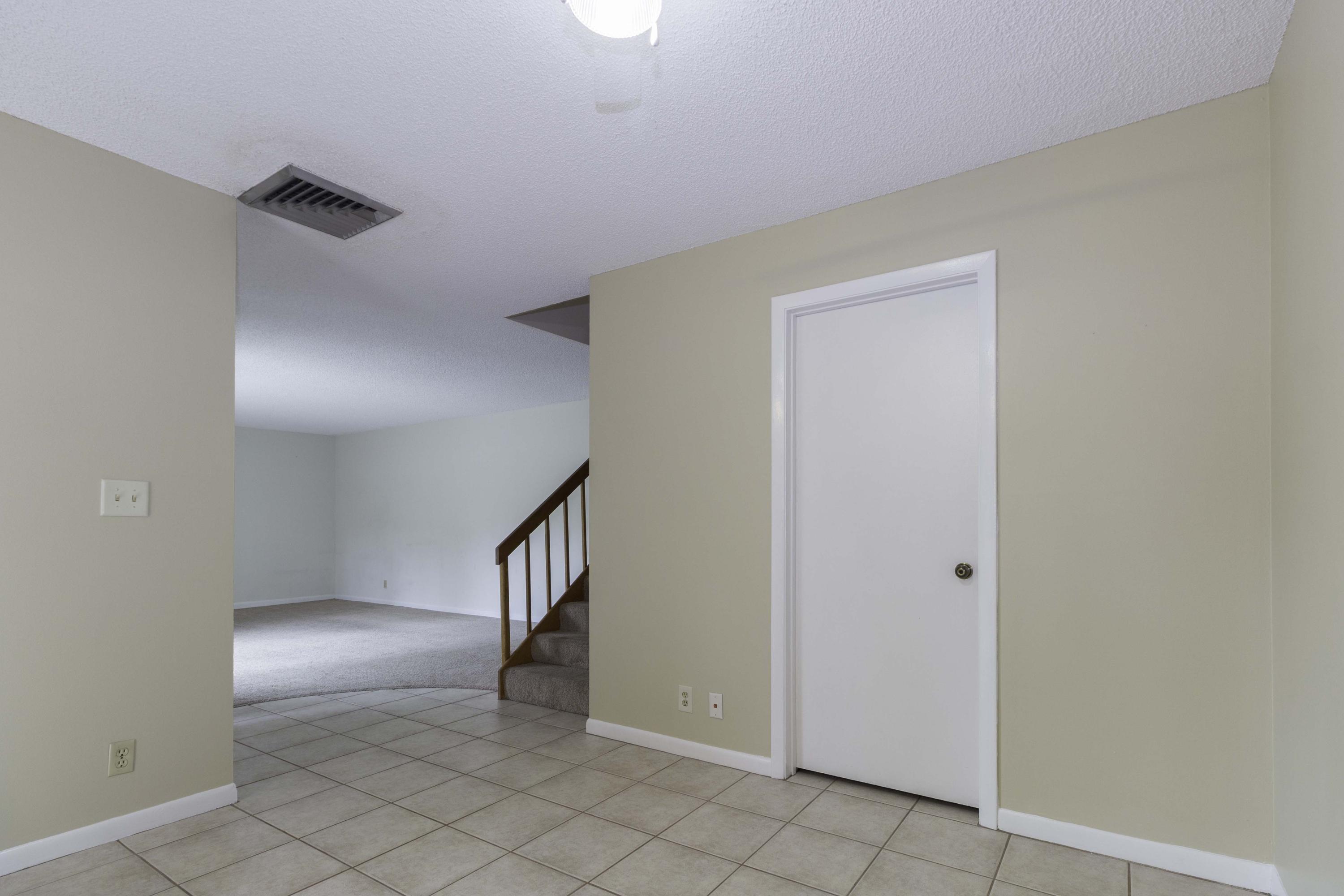 3142 Southeast Brook Street Stuart, FL 34997 - Photo 7 of 32 DiningLiving01