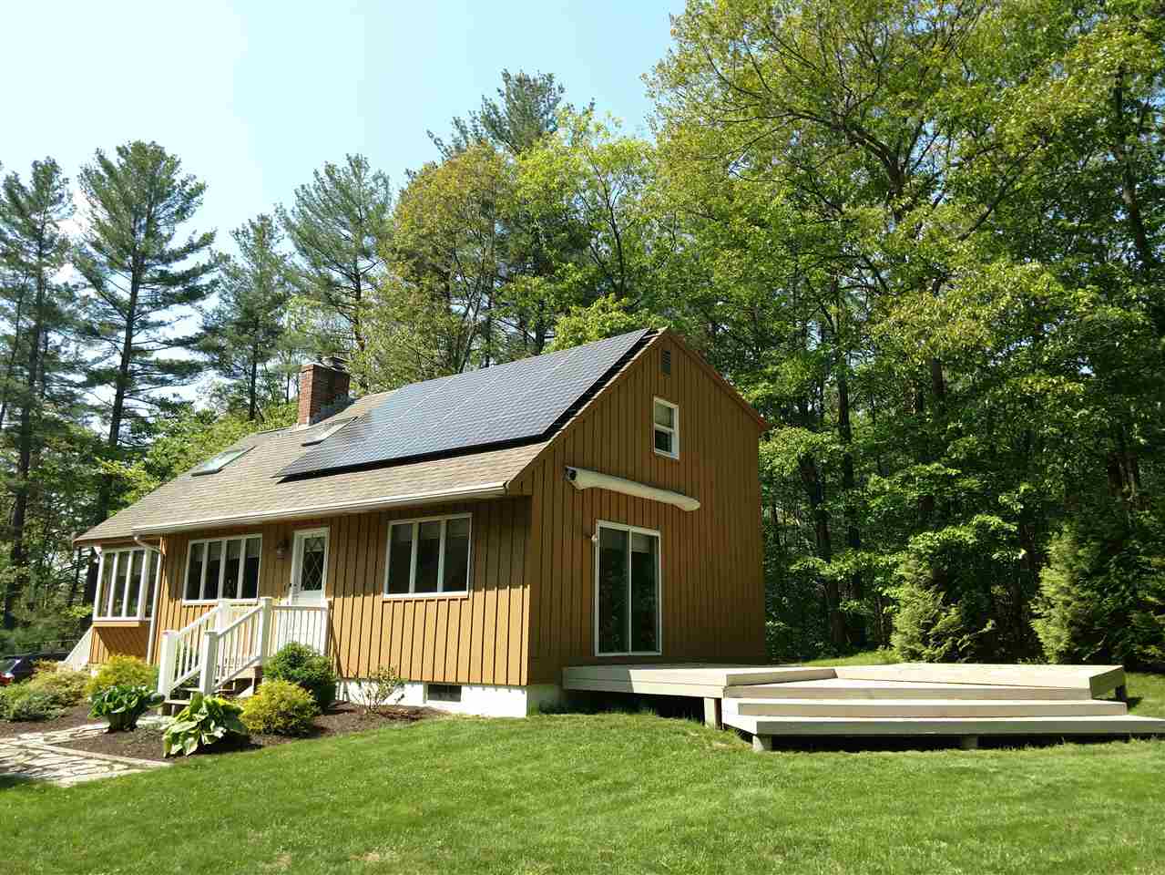 86 Frost Road Derry, NH 03038 - Photo 2 of 33