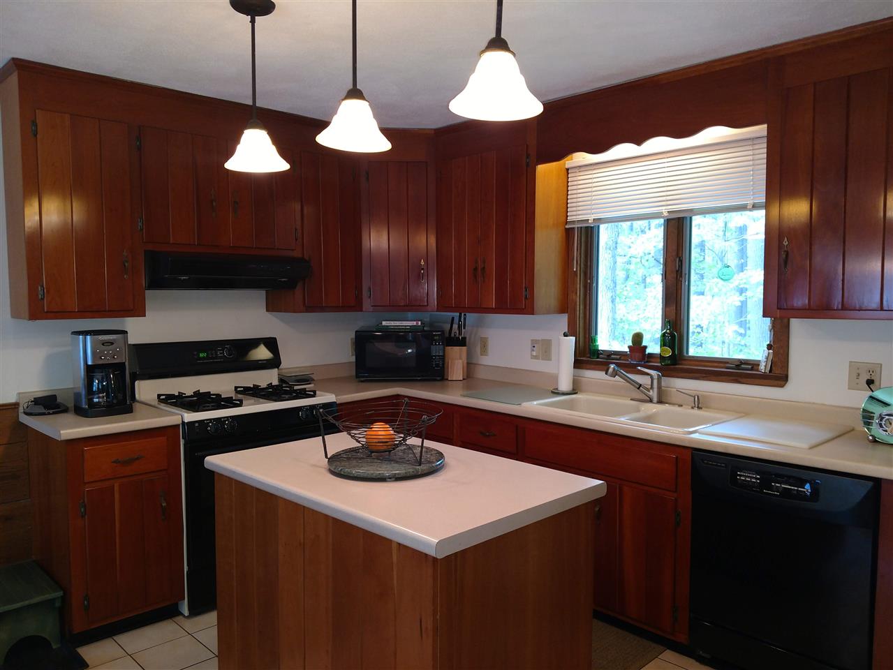 86 Frost Road Derry, NH 03038 - Photo 5 of 33