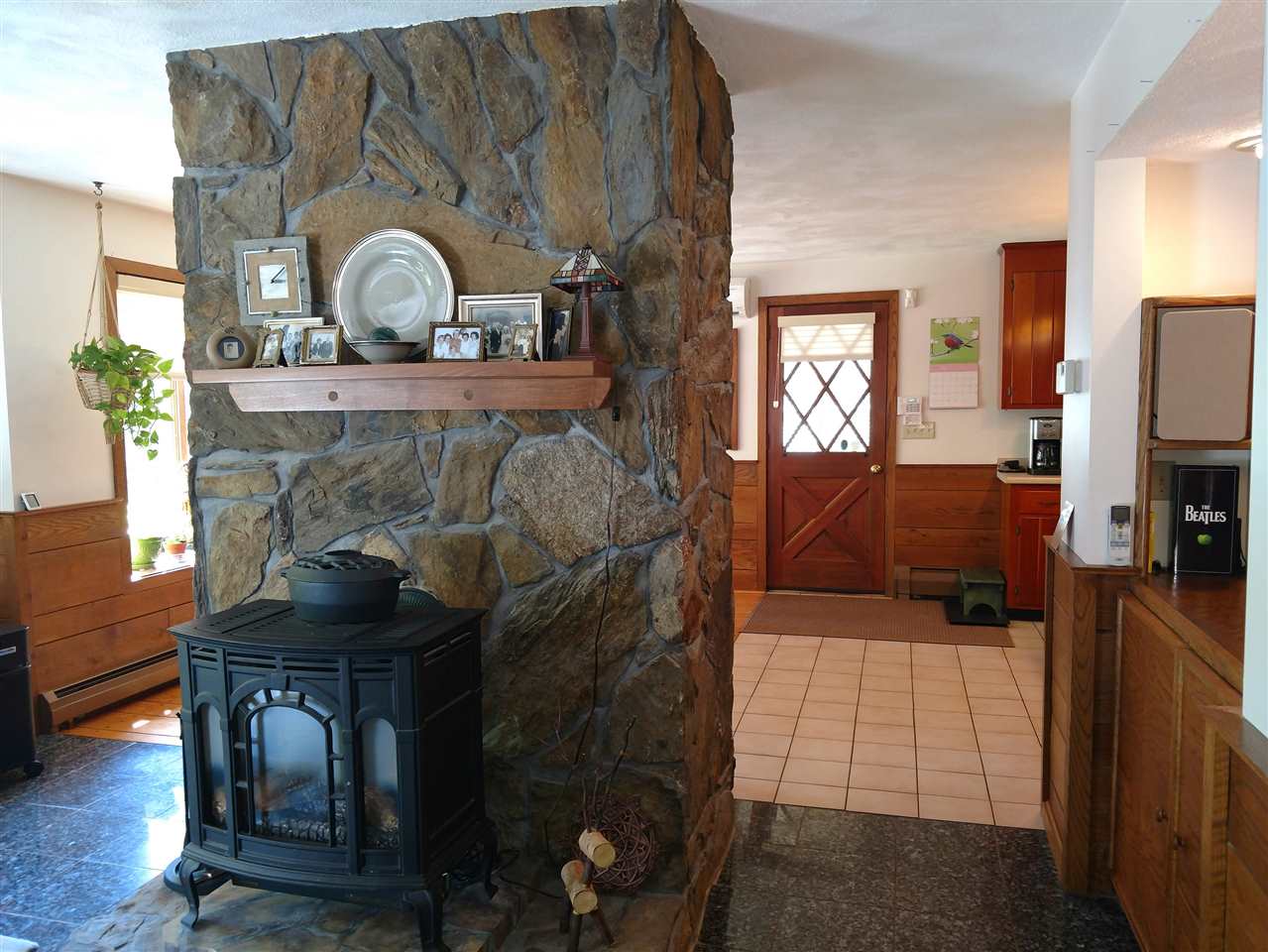 86 Frost Road Derry, NH 03038 - Photo 8 of 33