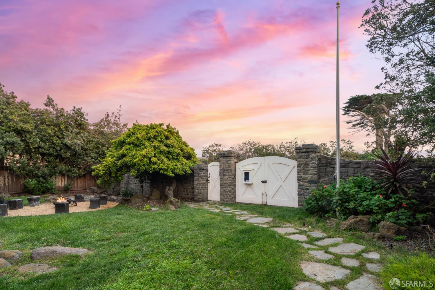 85 Clarendon Road Pacifica, CA 94044 - Photo 8 of 95 Gallery Image 8