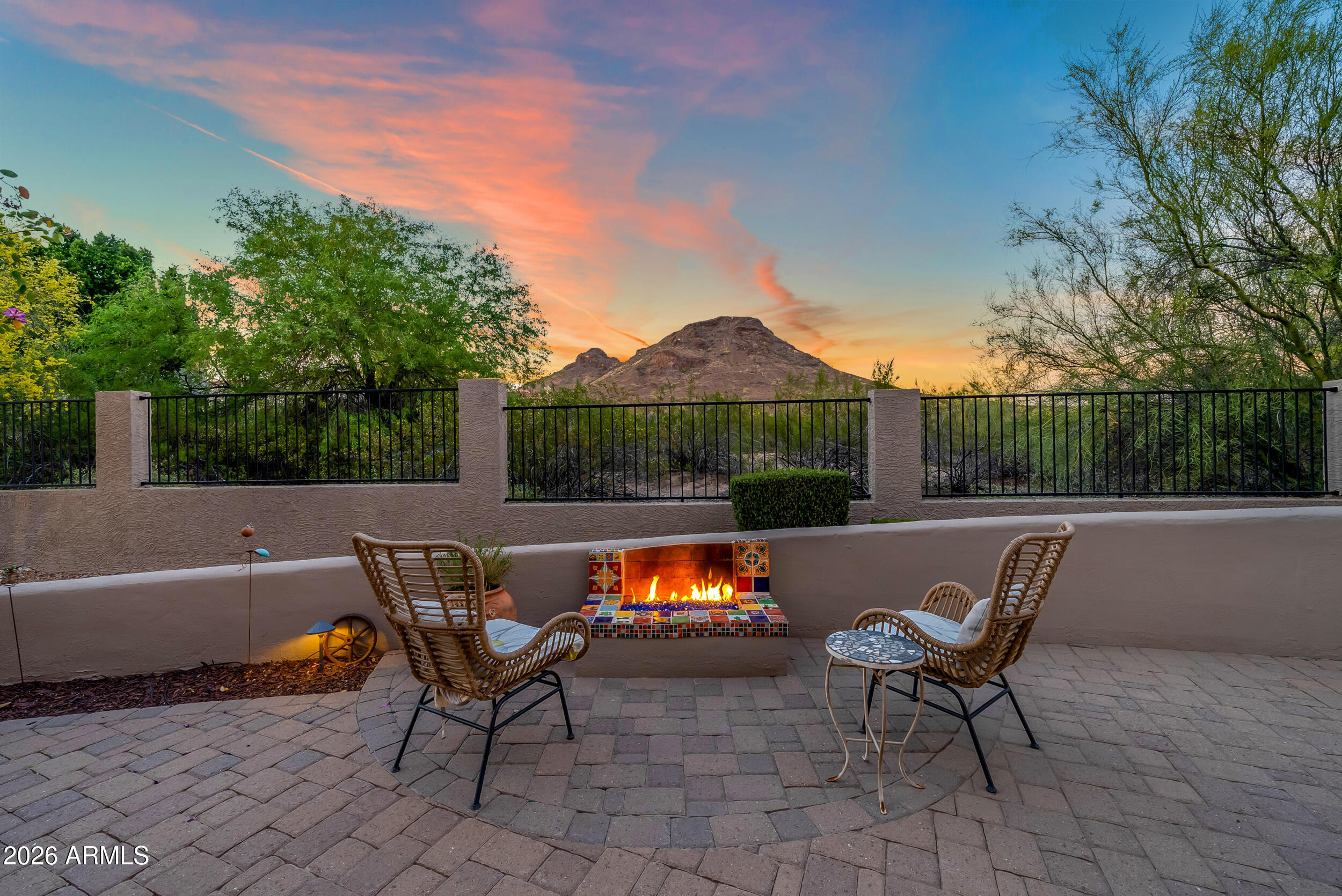 1539 East Winged Foot Road Phoenix, AZ 85022 - Photo 7 of 64 a backyard of a house with table and chairs