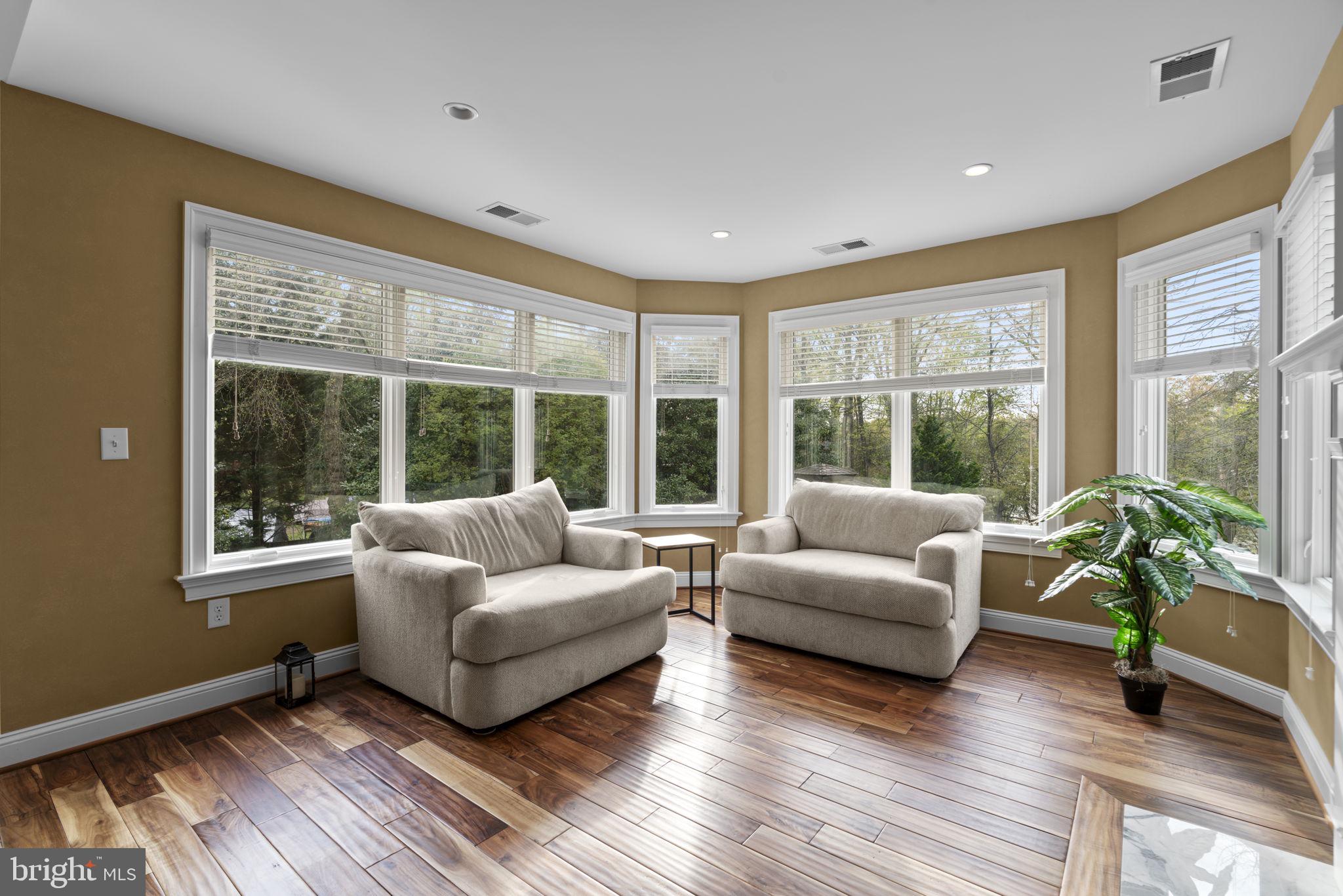 370 Eagle Hill Road Pasadena, MD 21122 - Photo 41 of 118 Primary Bedroom Sitting Area