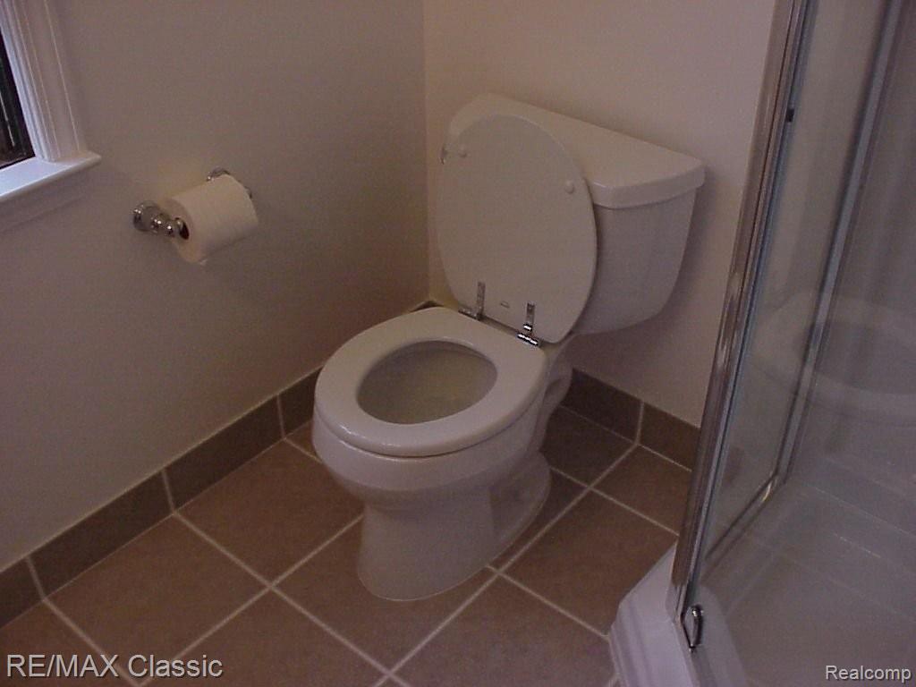18115 Cornell Road Southfield, MI 48075 - Photo 13 of 22 NEW TOILET 1ST.FLR.