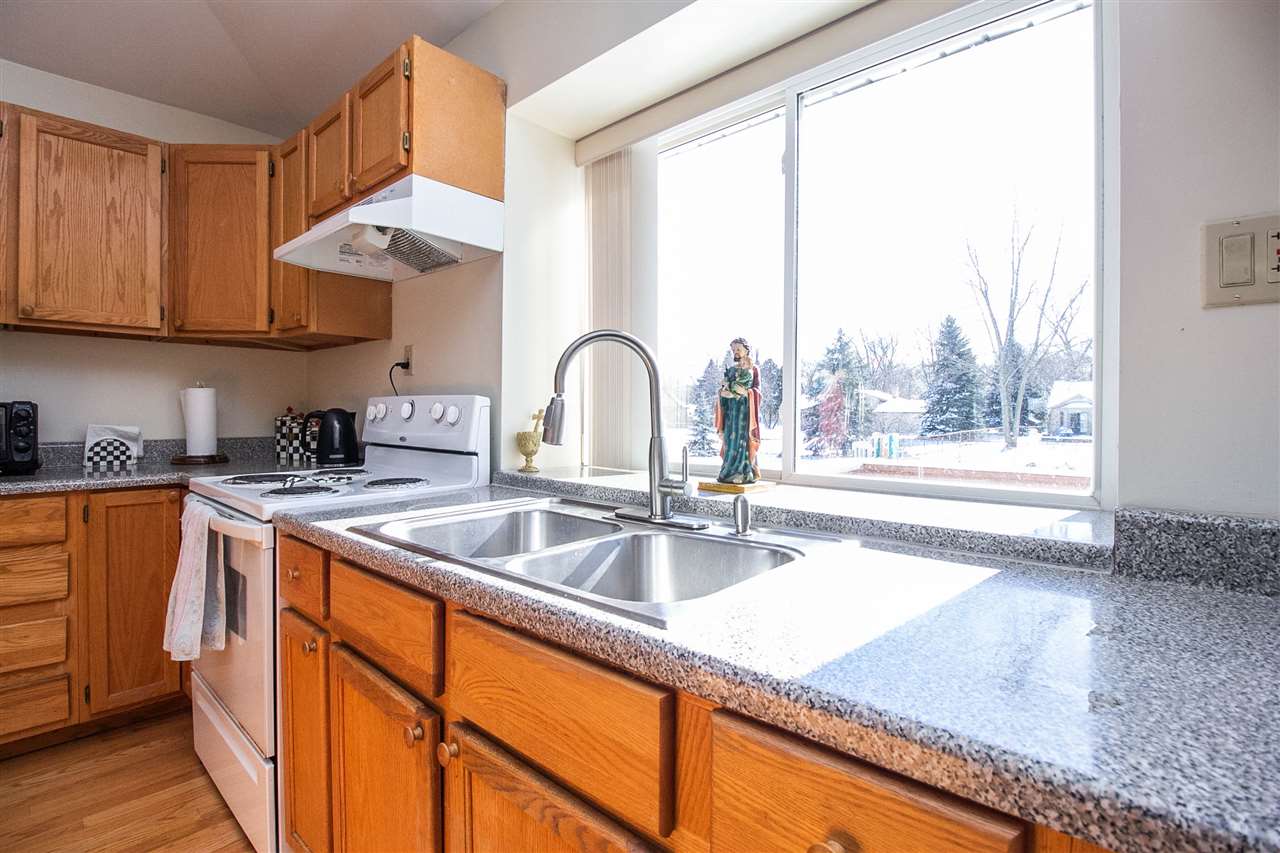 2090 Oakcrest Road Sterling Heights, MI 48310 - Photo 15 of 61 50031819-14.JPG
