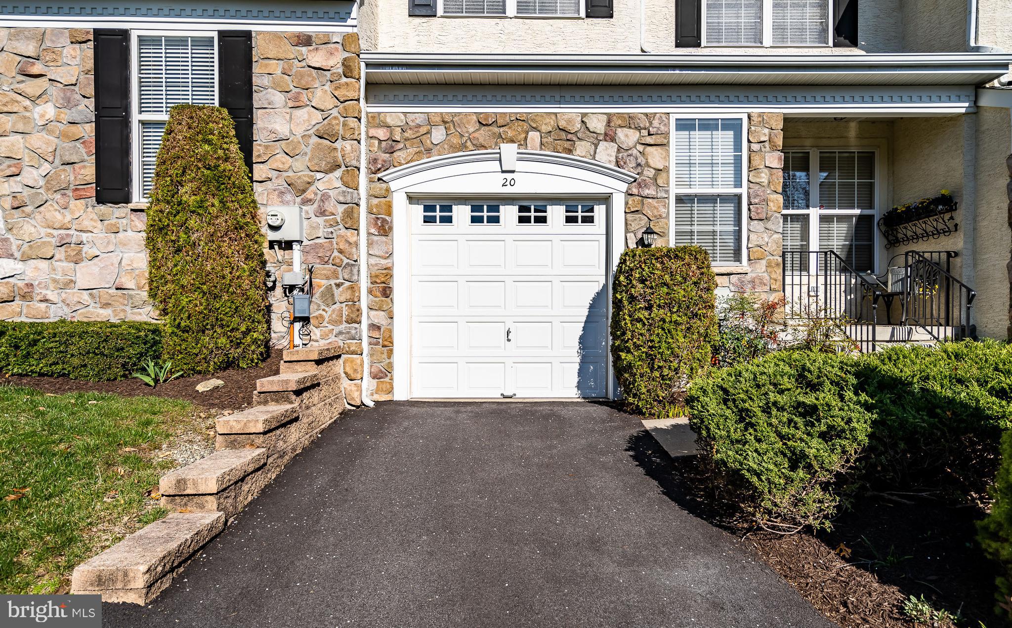 20 Longview Lane Newtown Square, PA 19073 - Photo 3 of 42 Private Drive/Garage