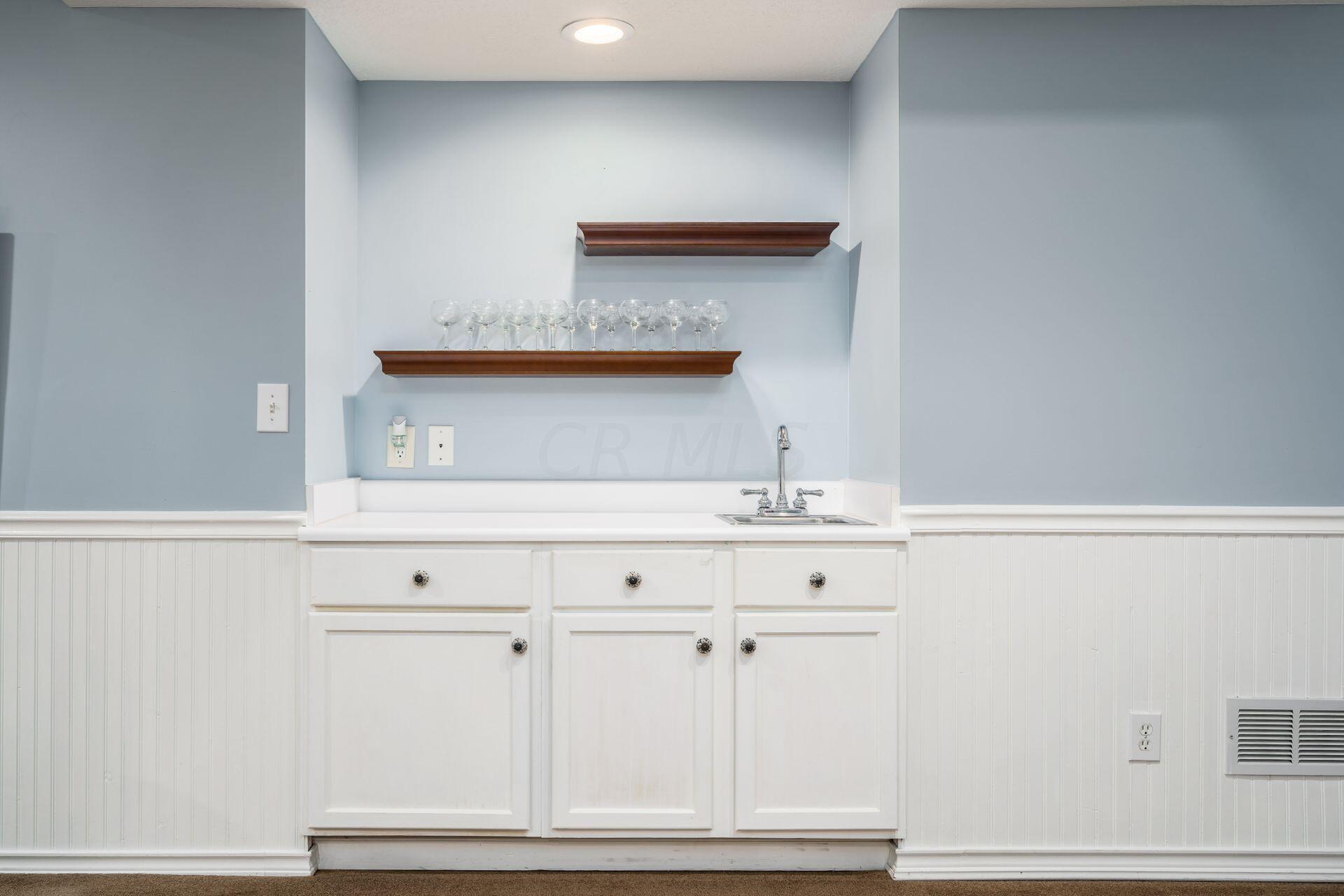 7555 Cook Road Powell, OH 43065 - Photo 36 of 65 Small Wet Bar