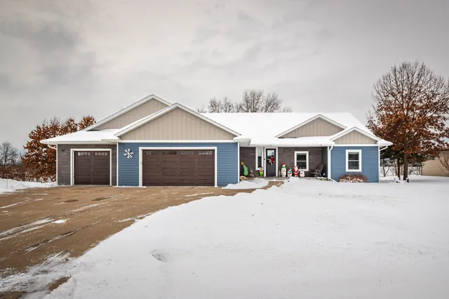 $730,000 | N6805 Sand Prairie, Holmen, WI 54636