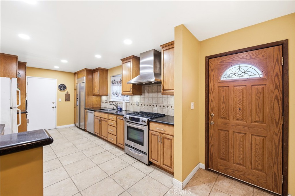 1676 Alexander Street Simi Valley, CA 93065 - Photo 10 of 26