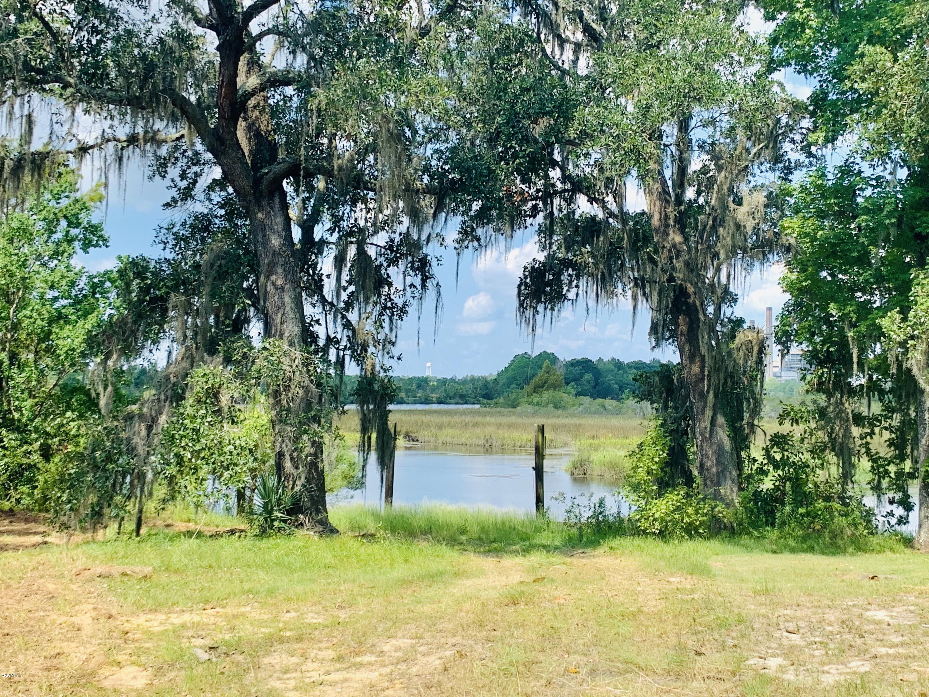 10465 Shorecrest Road Biloxi, MS 39532 - Photo 5 of 8 B274C2CC-F0B0-4704-9A18-3770B6CB37A7