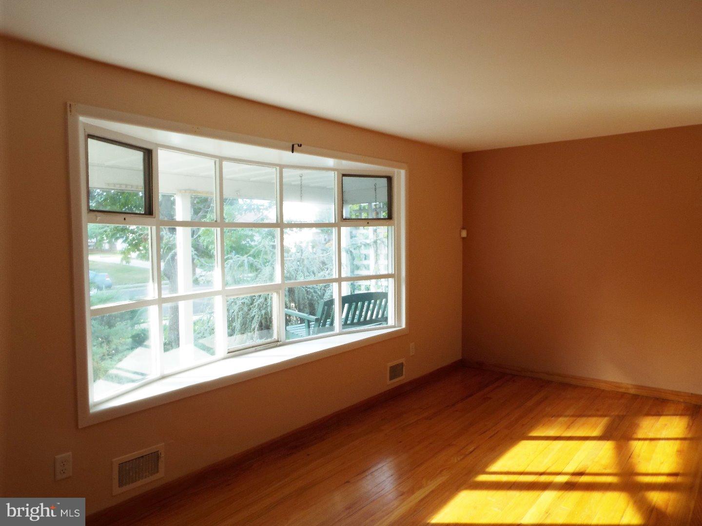 4 Roslyn Road Trenton, NJ 08610 - Photo 4 of 23