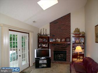 83 Edinburgh Road Blackwood, NJ 08012 - Photo 6 of 6 Family Room