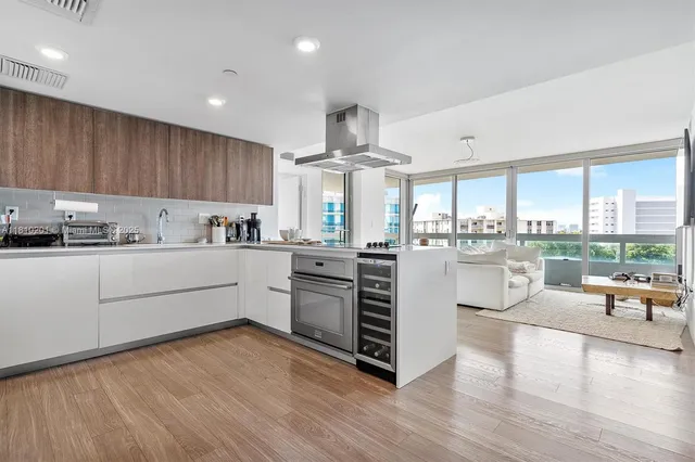 $685,000 | 1025 92nd Street, Unit 707, Bay Harbor Islands, FL 33154