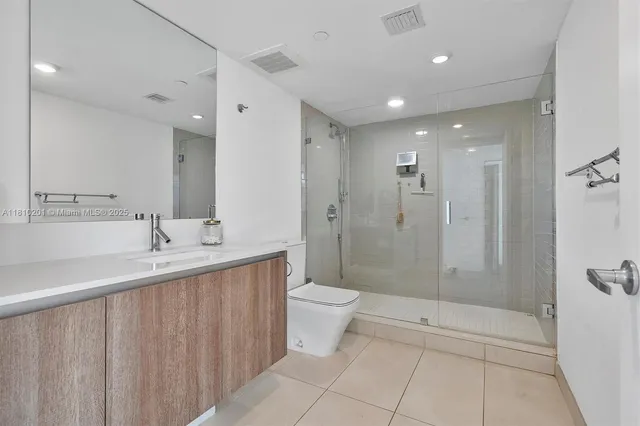 $685,000 | 1025 92nd Street, Unit 707, Bay Harbor Islands, FL 33154